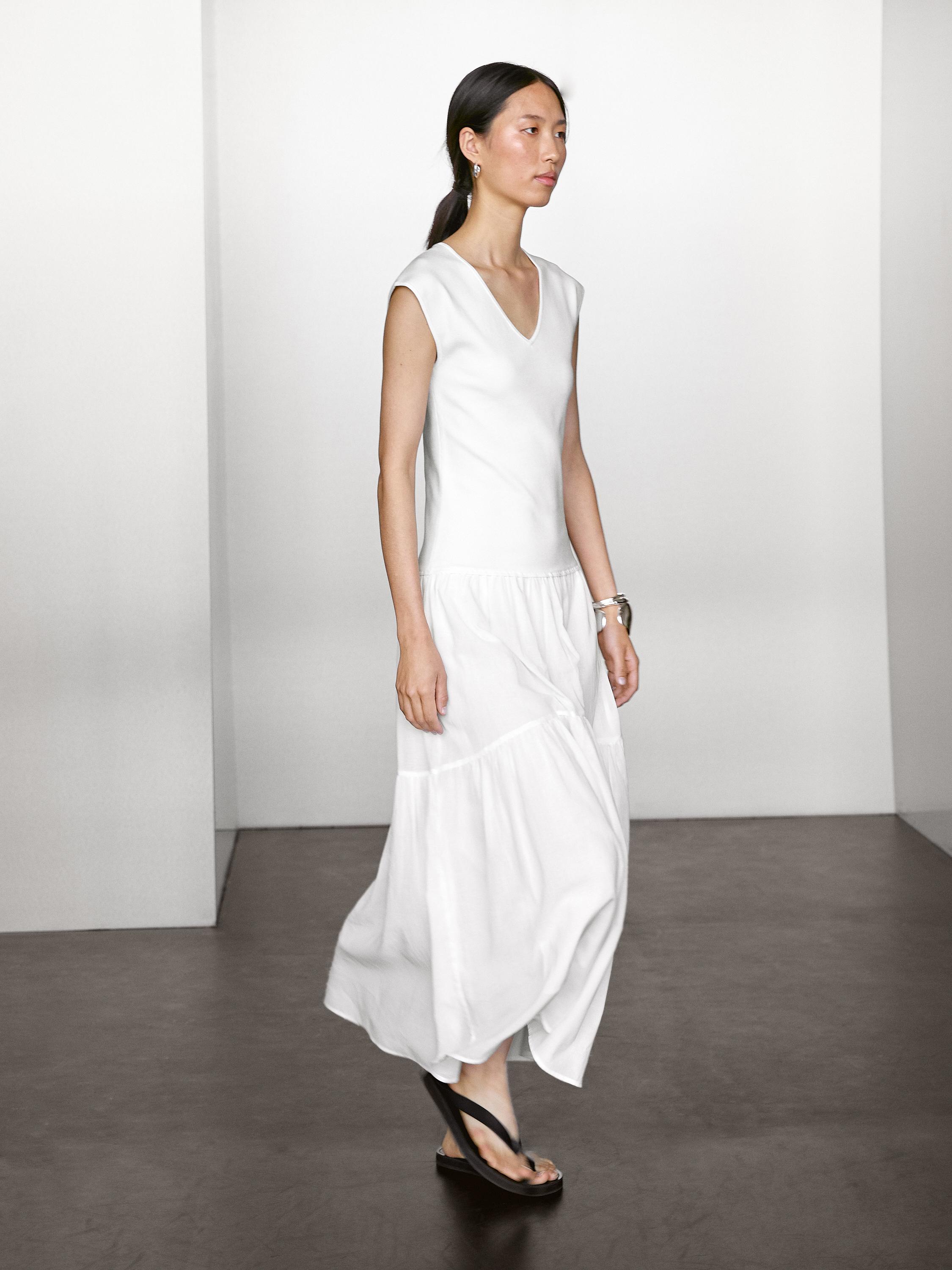 Long contrast V-neck dress